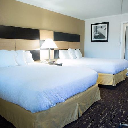Eastern Inn Bourne Bagian luar foto