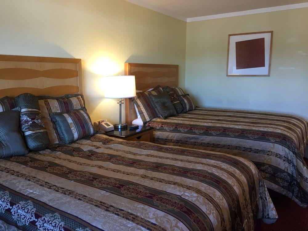 Eastern Inn Bourne Bagian luar foto