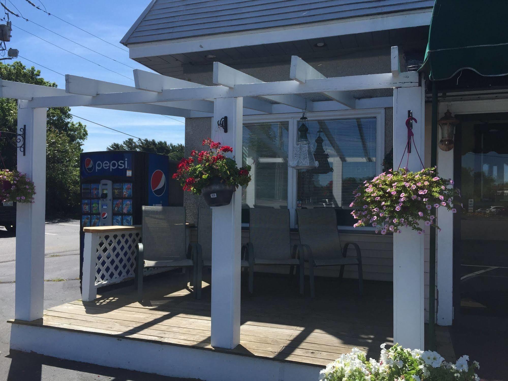 Eastern Inn Bourne Bagian luar foto