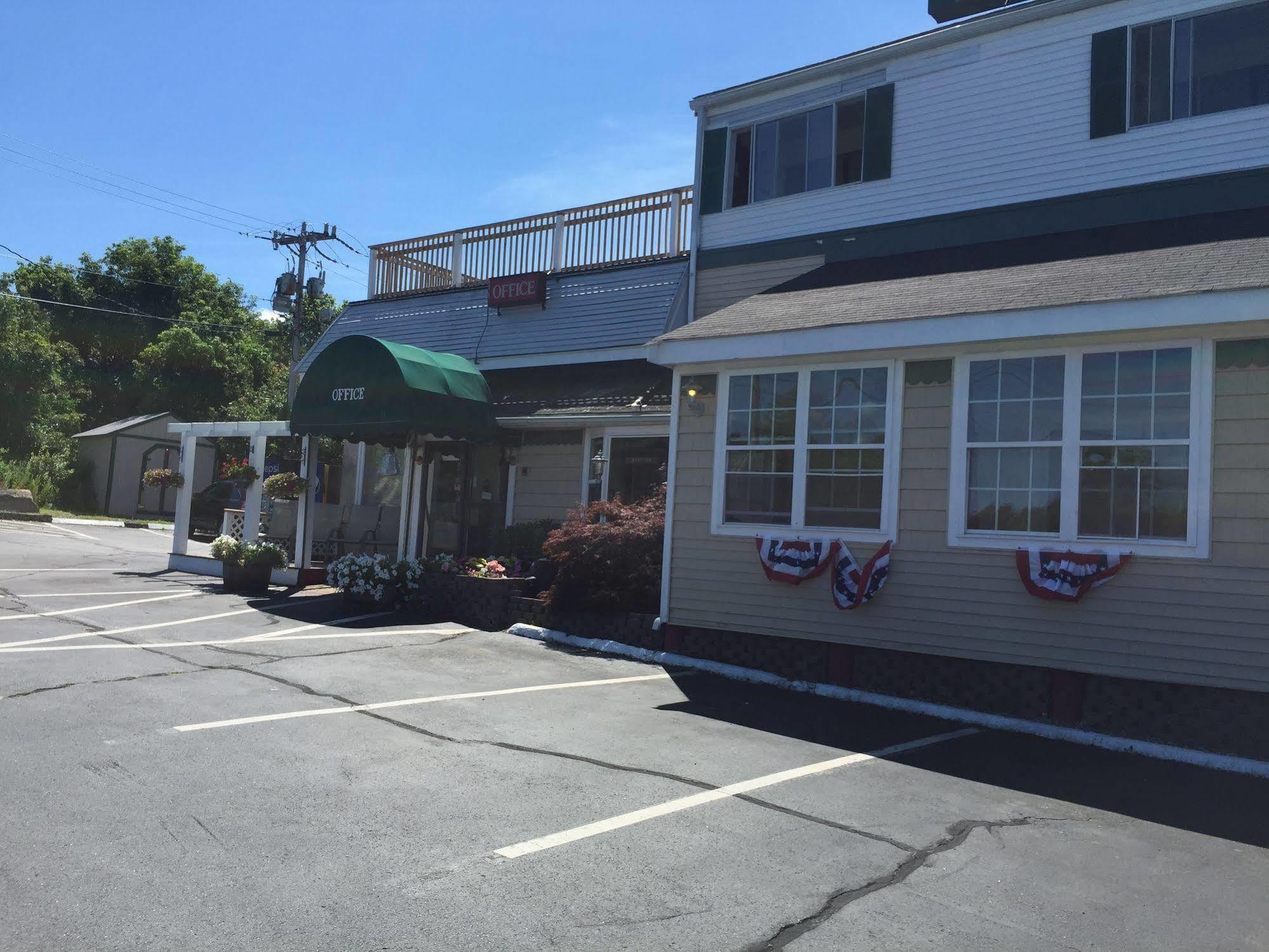 Eastern Inn Bourne Bagian luar foto