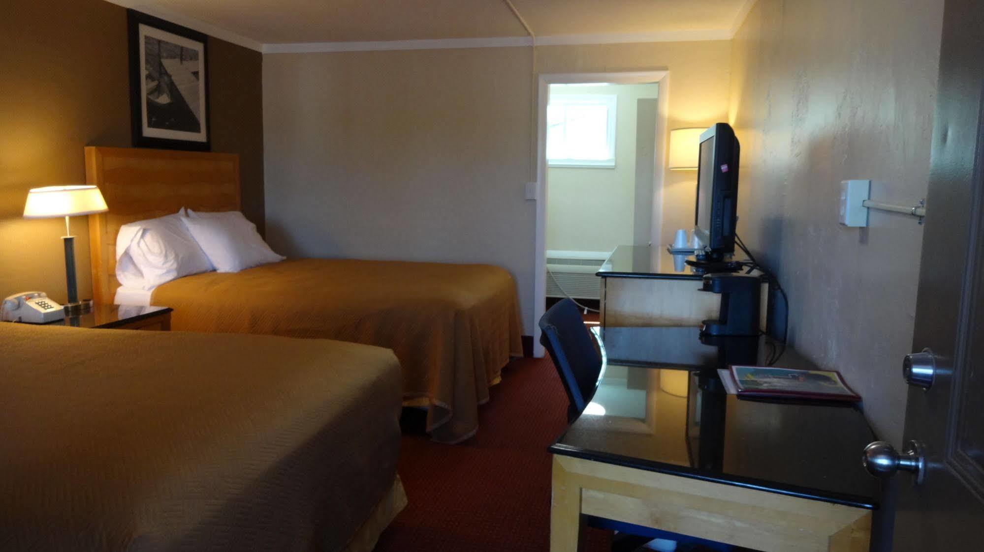 Eastern Inn Bourne Bagian luar foto