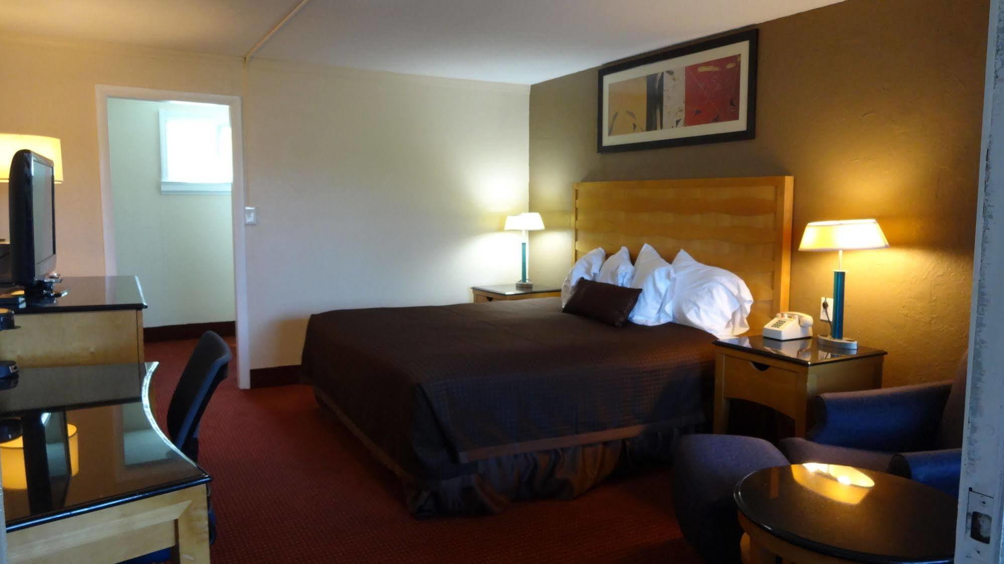 Eastern Inn Bourne Bagian luar foto