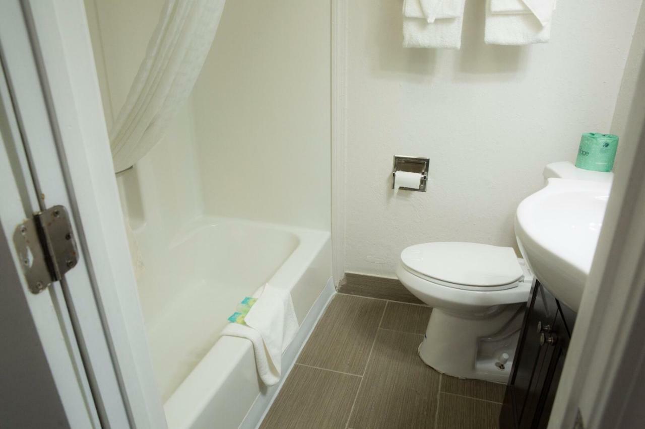 Eastern Inn Bourne Bagian luar foto